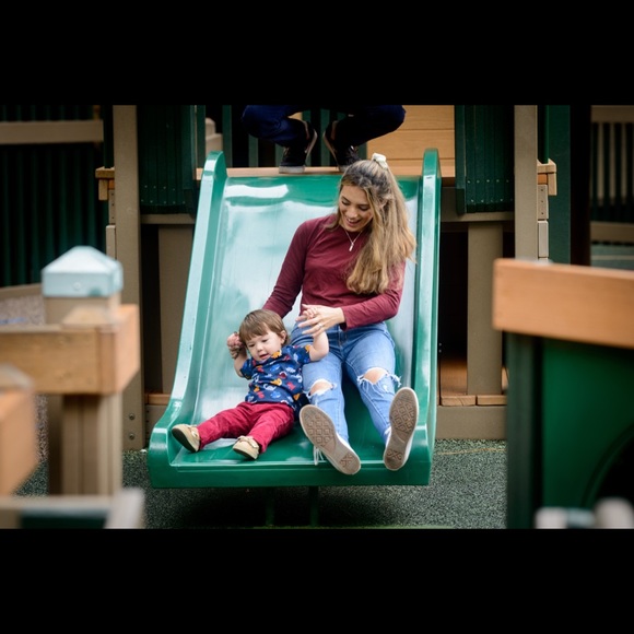 Meet your Posher, Alexia - Picture 1 of 1